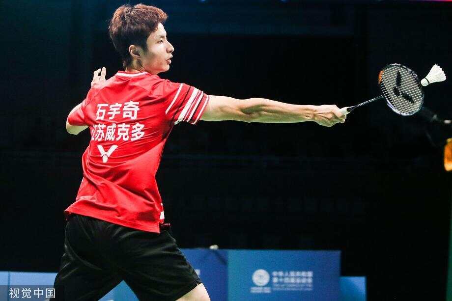 通过滑翔伞 通过滑翔伞