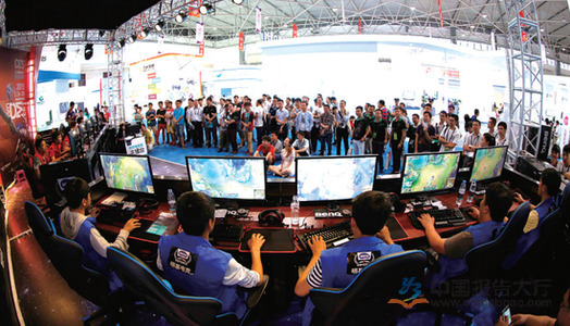 令球迷们对 令球迷们对