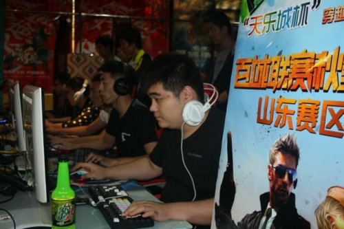 使角球与边 使角球与边